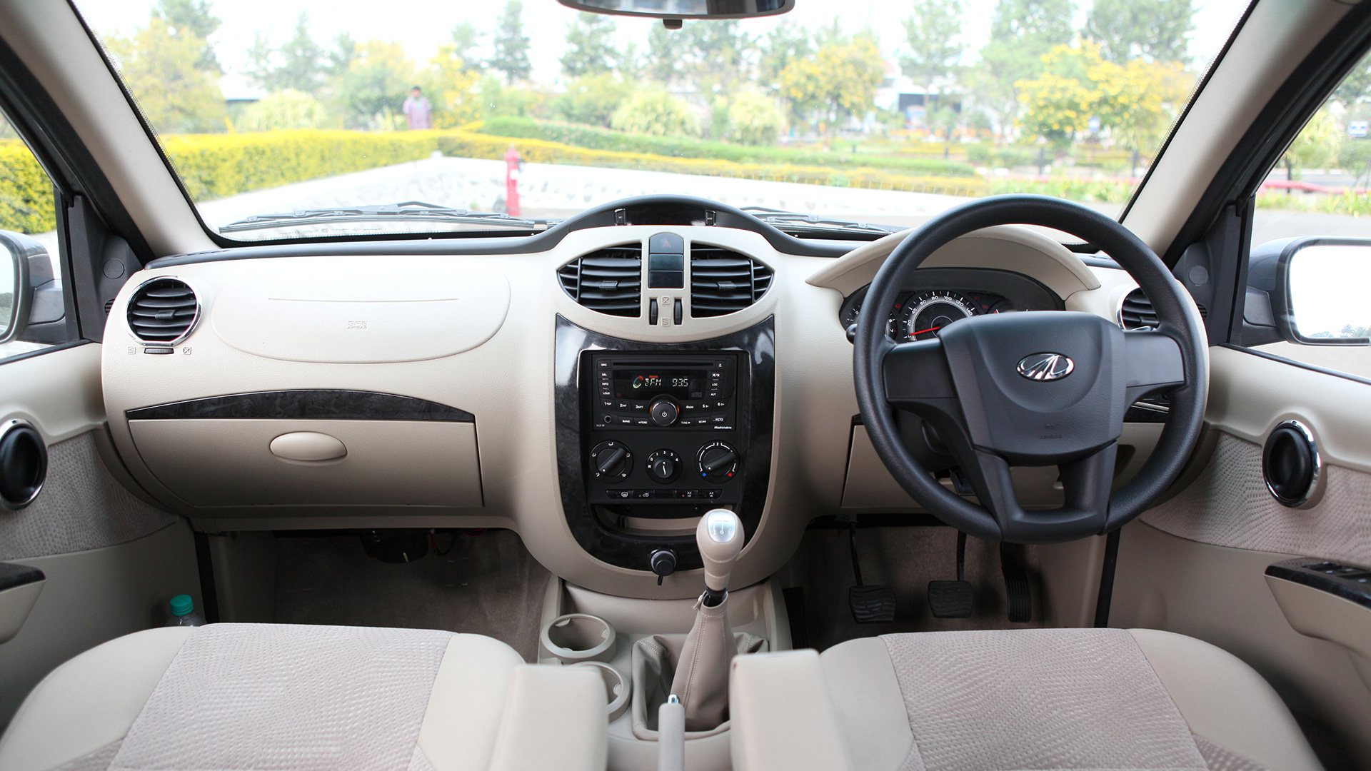 Mahindra Xylo for Rent in Kashmir